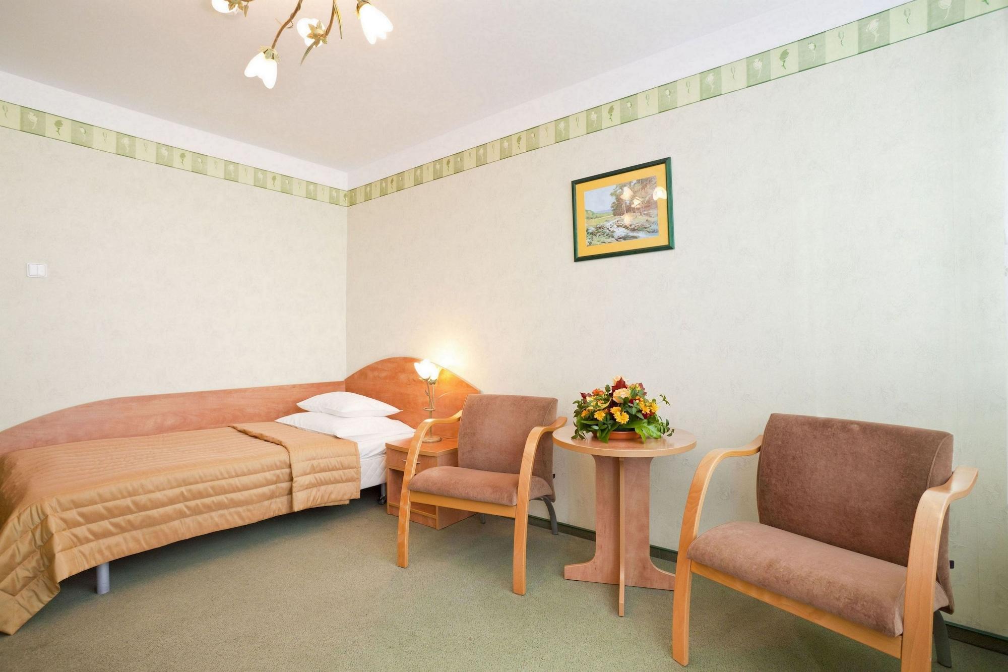 Hotel Ikar 포즈난 외부 사진