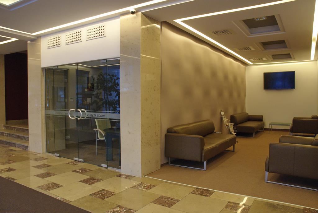 Hotel Ikar 포즈난 외부 사진
